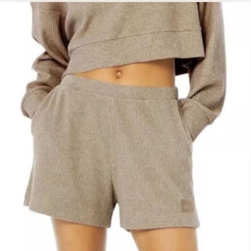 ALO Yoga Muse shorts. Size XXS